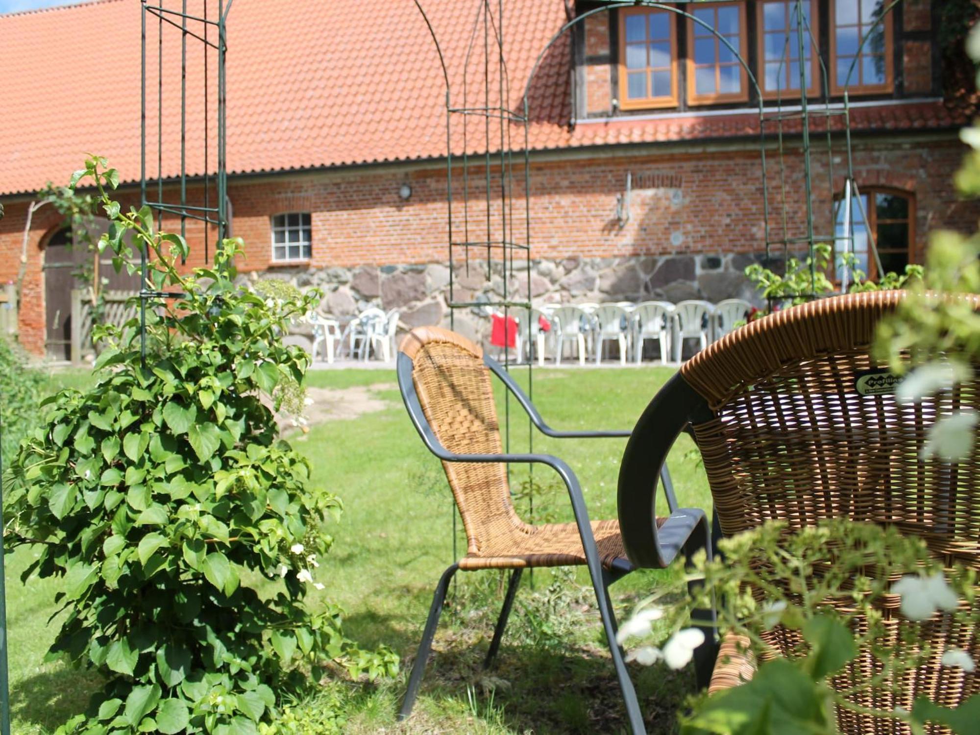 הוילה Mansion In Gressow With Terrace Garden Bbq Pond Bicycles מראה חיצוני תמונה