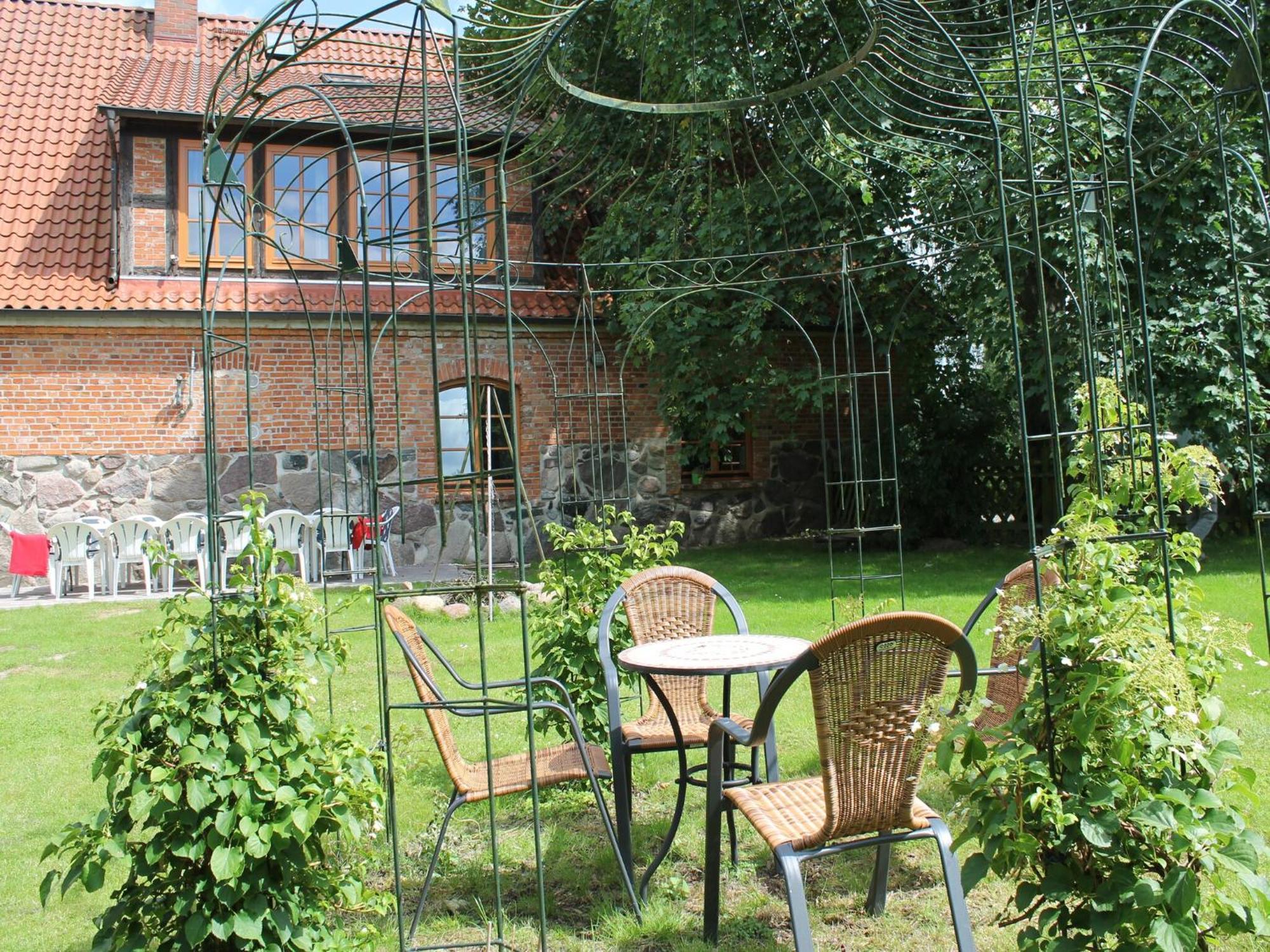 הוילה Mansion In Gressow With Terrace Garden Bbq Pond Bicycles מראה חיצוני תמונה